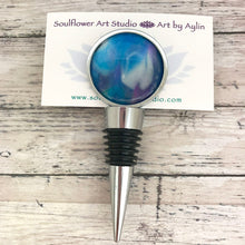 Load image into Gallery viewer, Wine Bottle Stopper with Blue White Purple Artwork - Round
